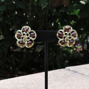 Vintage unsigned rhinestone flower clip on earrings